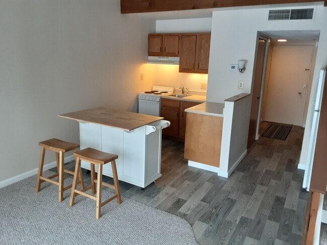 Kitchen area - 6202 Tennis Ct