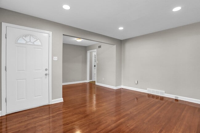 Building Photo - 1340 Mt Moriah Rd
