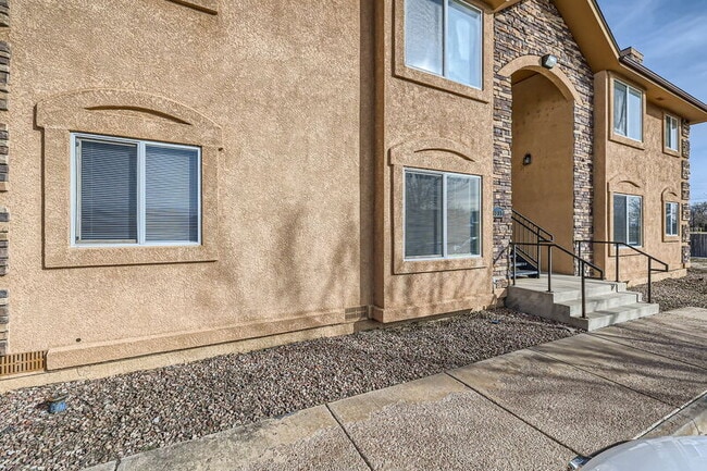 Building Photo - 9395 Trailside View