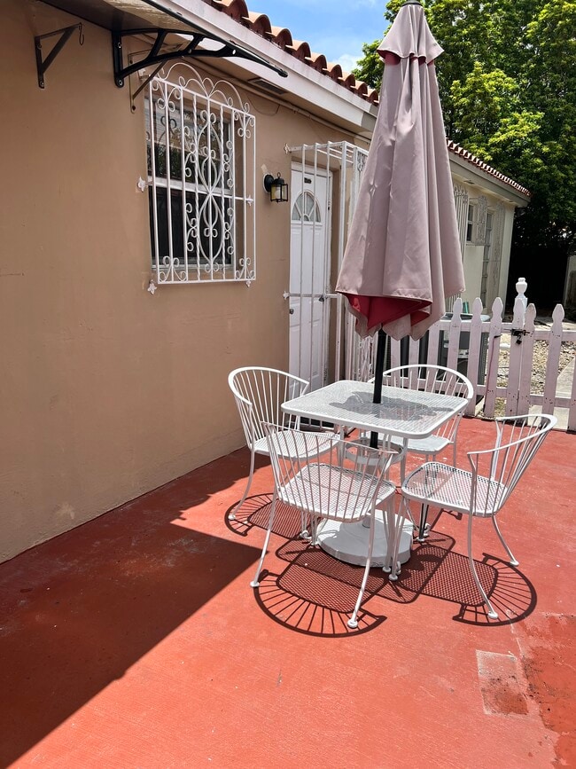 Private patio - 13200 SW 49th St