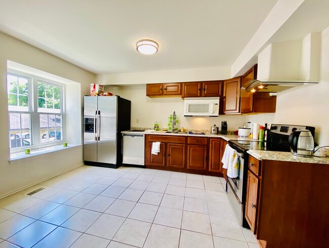 Building Photo - 10690 High Beam Ct