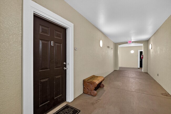 Foto del edificio - 8290 Gate Pkwy W