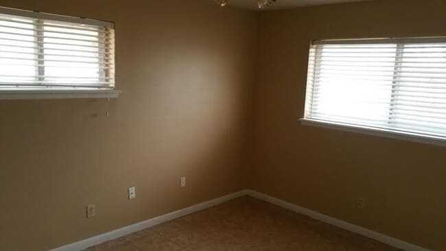 Building Photo - 5816 Blackhawk Dr