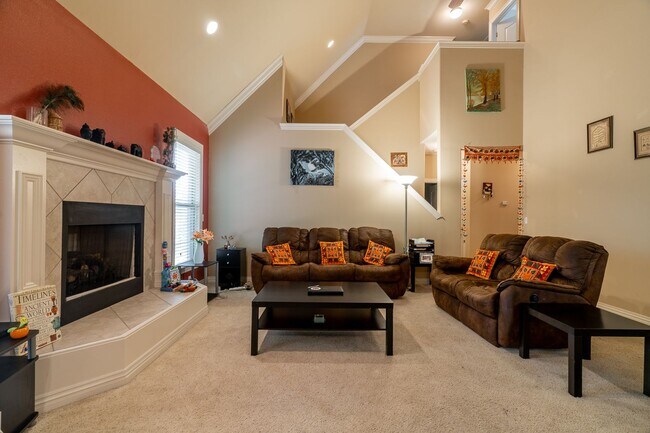 Foto del edificio - Furnished beautiful 4bd/2.5bth home located in the Clabber Creek Subdivision!! Open to various le...
