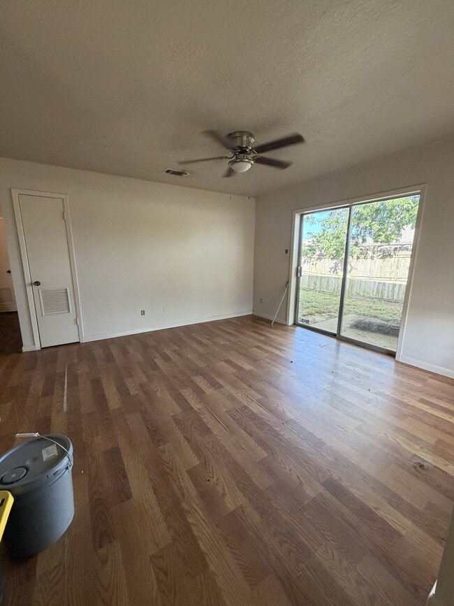 Building Photo - 1824 San Antonio St