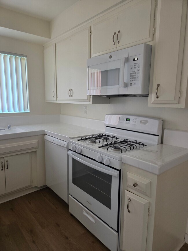 Foto del edificio - 14335 Burbank Blvd