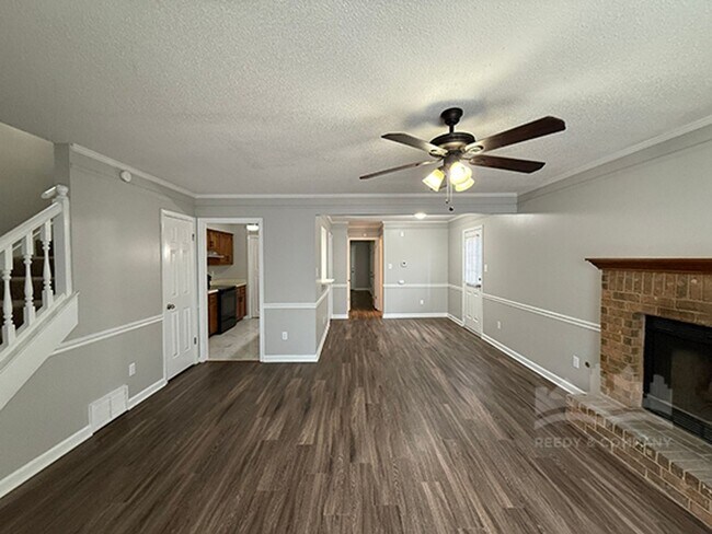 Foto del edificio - 5850 Grassy Valley Dr