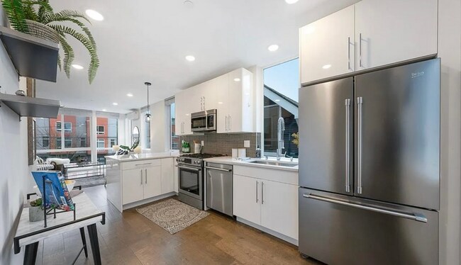 Building Photo - 6737 15th Ave NW