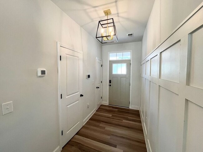 Building Photo - 1005 Longitude Dr