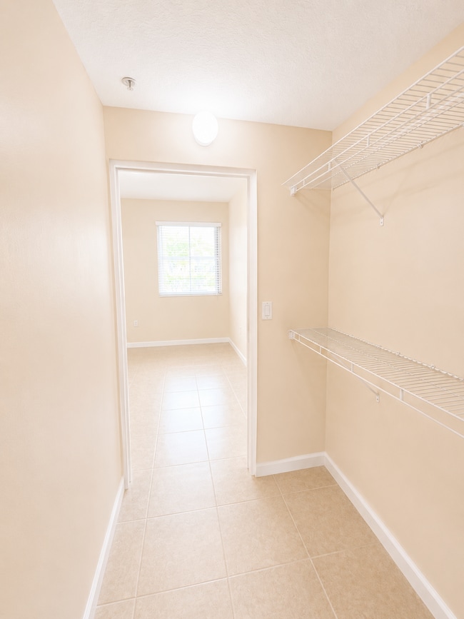 Foto del edificio - 6670 NW 114th Ave