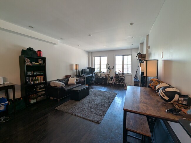 Building Photo - 36 Coxwell Av