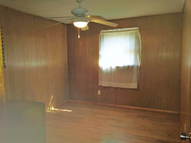 bedroom - 284 Campbell Ave