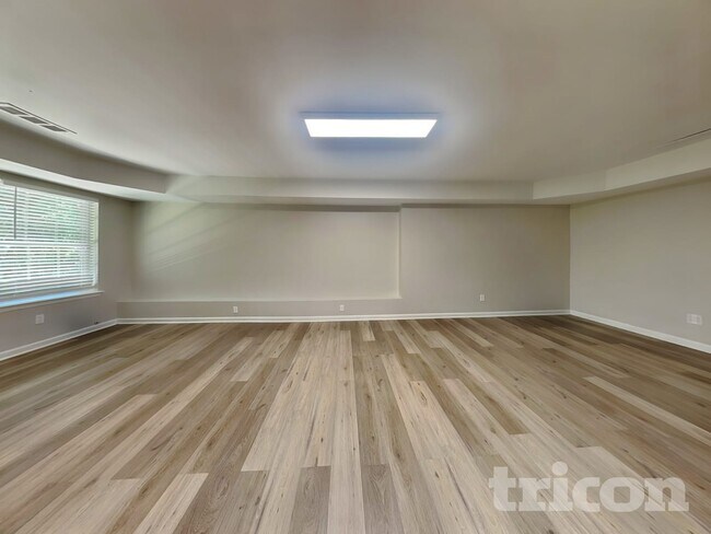 Foto del edificio - 5769 Village Loop