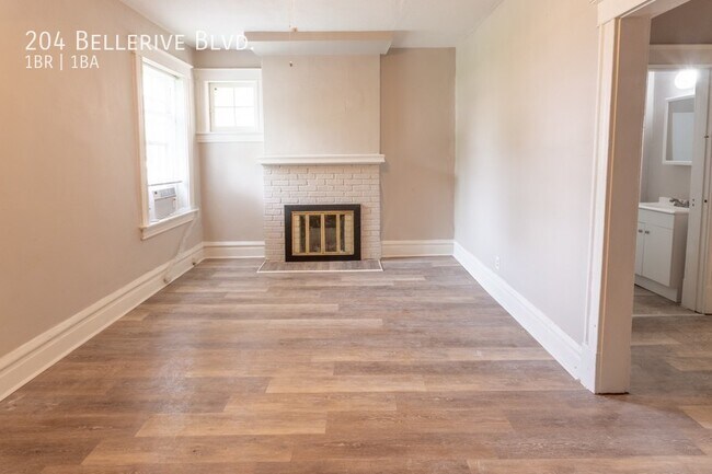 Building Photo - Newly remodeled ground floor apartment on ...