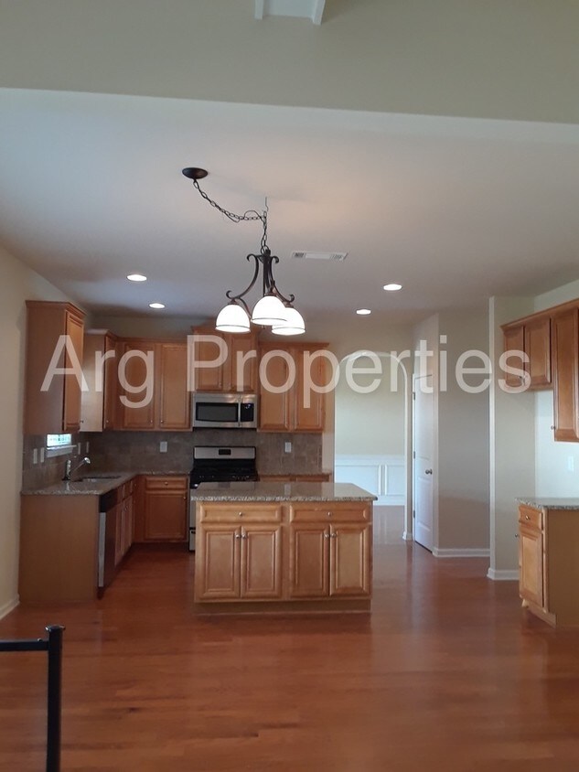Building Photo - 3632 River Rock Rd