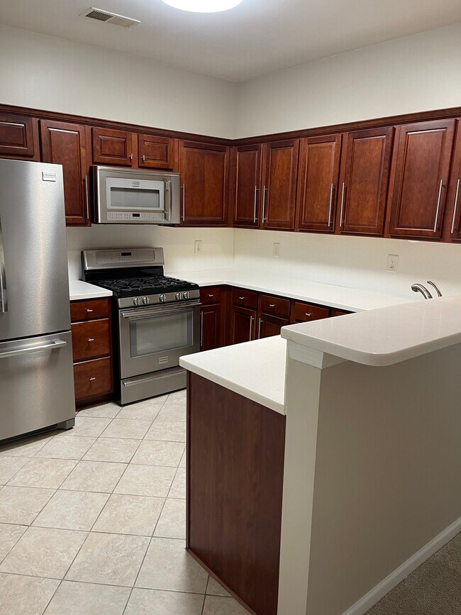 Building Photo - 265 Riverstone Pl