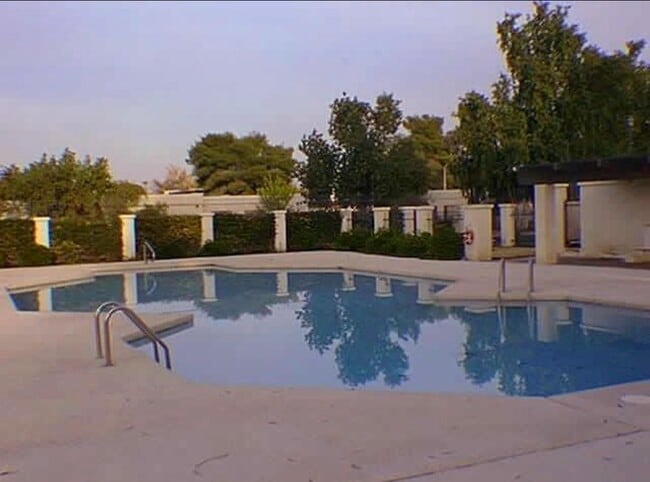 Building Photo - 2240 W Carson Dr