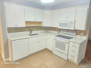 Building Photo - 740 Dogwood Ave