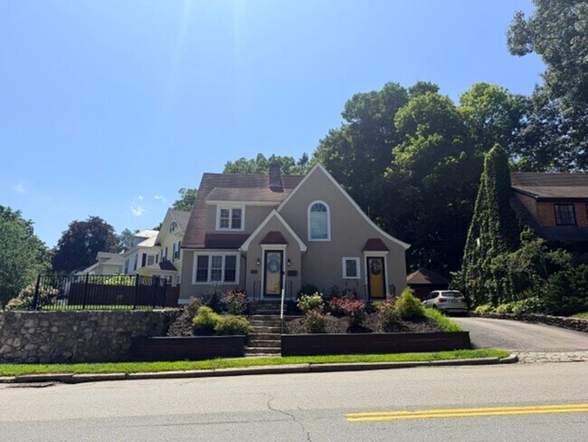 Foto del edificio - 860 Pleasant St