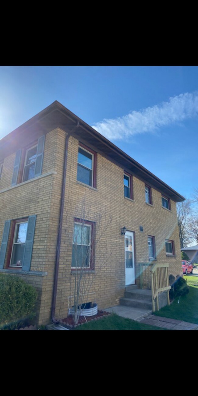 Building Photo - 829 Lakeview Ave