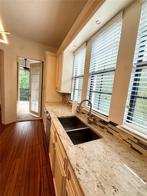 Foto del edificio - 501 Mirasol Cir