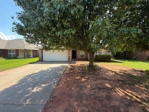 Building Photo - 411 S Pointe Ln