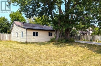 Building Photo - 304 Delia St