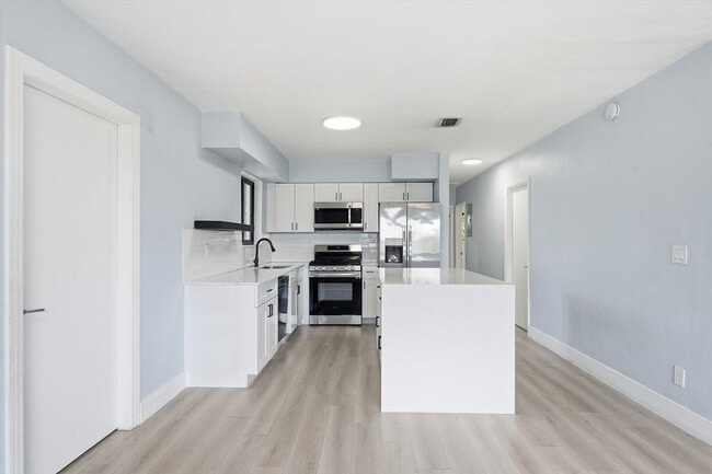 Foto del edificio - 21341 NE 25th Ct