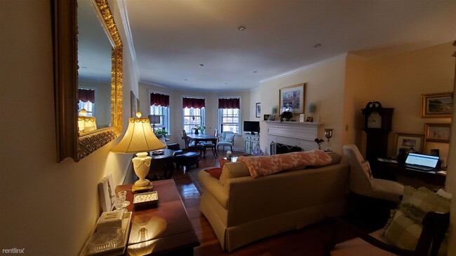 Building Photo - 1 br, 1 bath Condo - 255 Beacon St