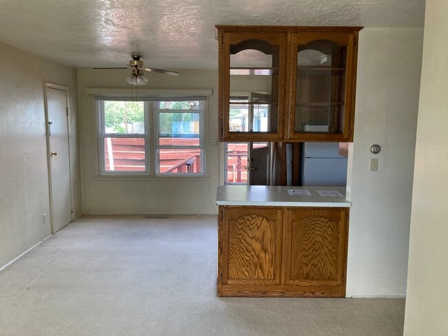 Dining area - 714 Northland St