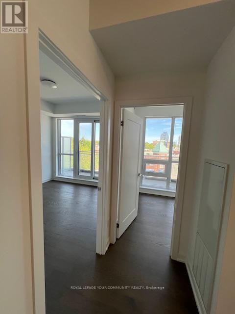 Photo du bâtiment - 8888-8888 Yonge St