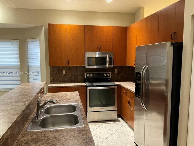 Building Photo - 3840 SW 53rd Ct