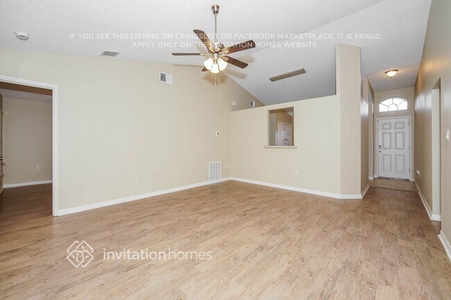 Foto del edificio - 7314 Carillon Ave