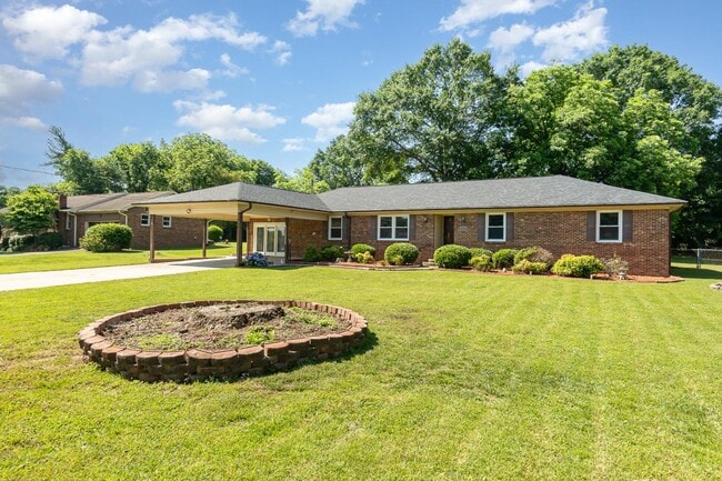 Building Photo - 6515 Lynwood Dr NW