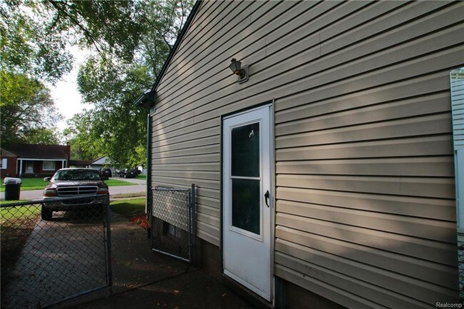 Building Photo - 16824 Salem