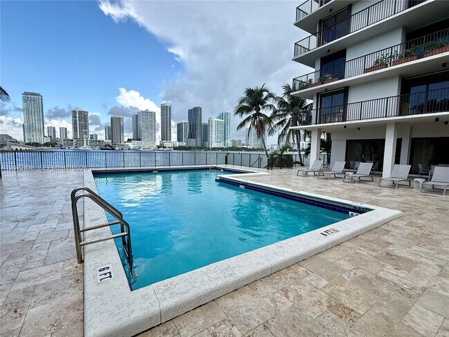 Foto del edificio - 801 N Venetian Dr