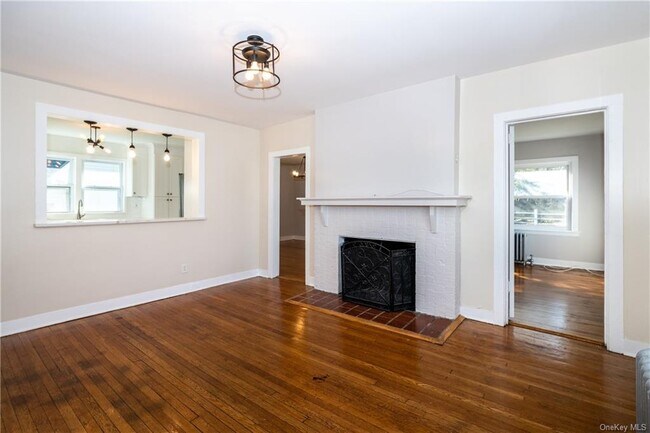 Foto del edificio - 75 Farrell Ave