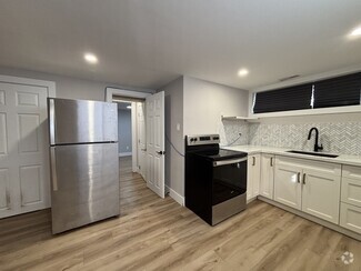 Building Photo - 95 Cardinal Dr