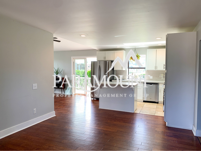 Building Photo - Magnificent Seattle/Water Views in Manchester! Landscaping Included!