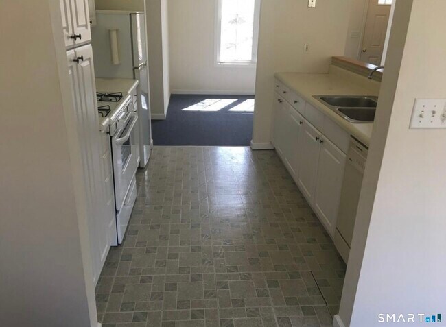 Foto del edificio - 70 Hubbard Rd