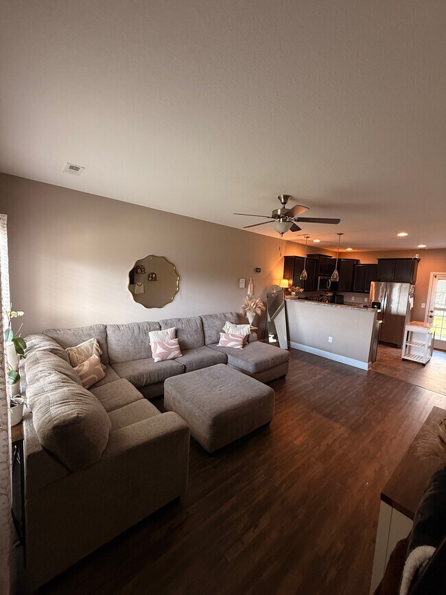 Foto del edificio - 2410 Galesburg Way,