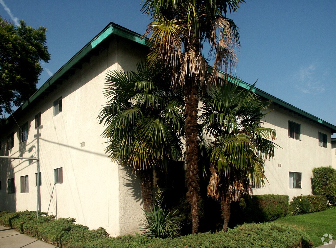 Primary Photo - Diamond Court Apartments