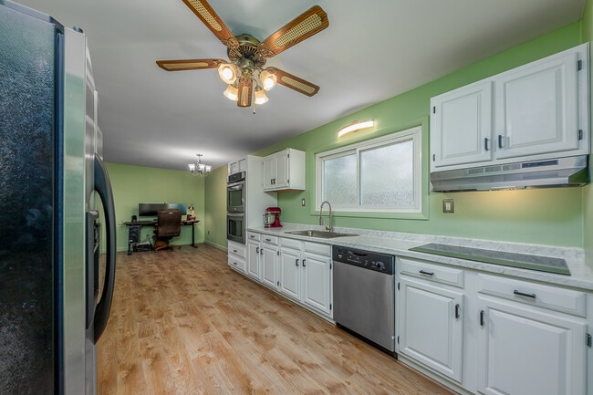 Foto del edificio - 2300 Woodland Ave