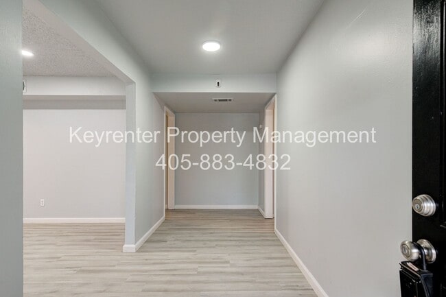 REMODELED 2 Bed 2 Bath 1 Mile West from Campus! - REMODELED 2 Bed 2 Bath 1 Mile West from Campus! Townhome