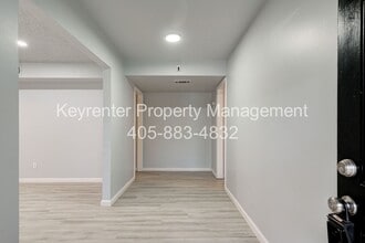 Building Photo - 1309 Crown Point Ave
