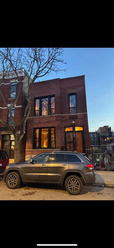 Primary Photo - 1319 W Erie St
