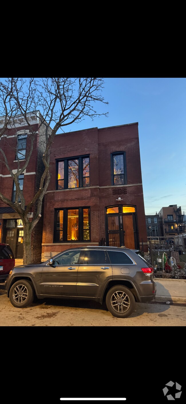 Building Photo - 1319 W Erie St