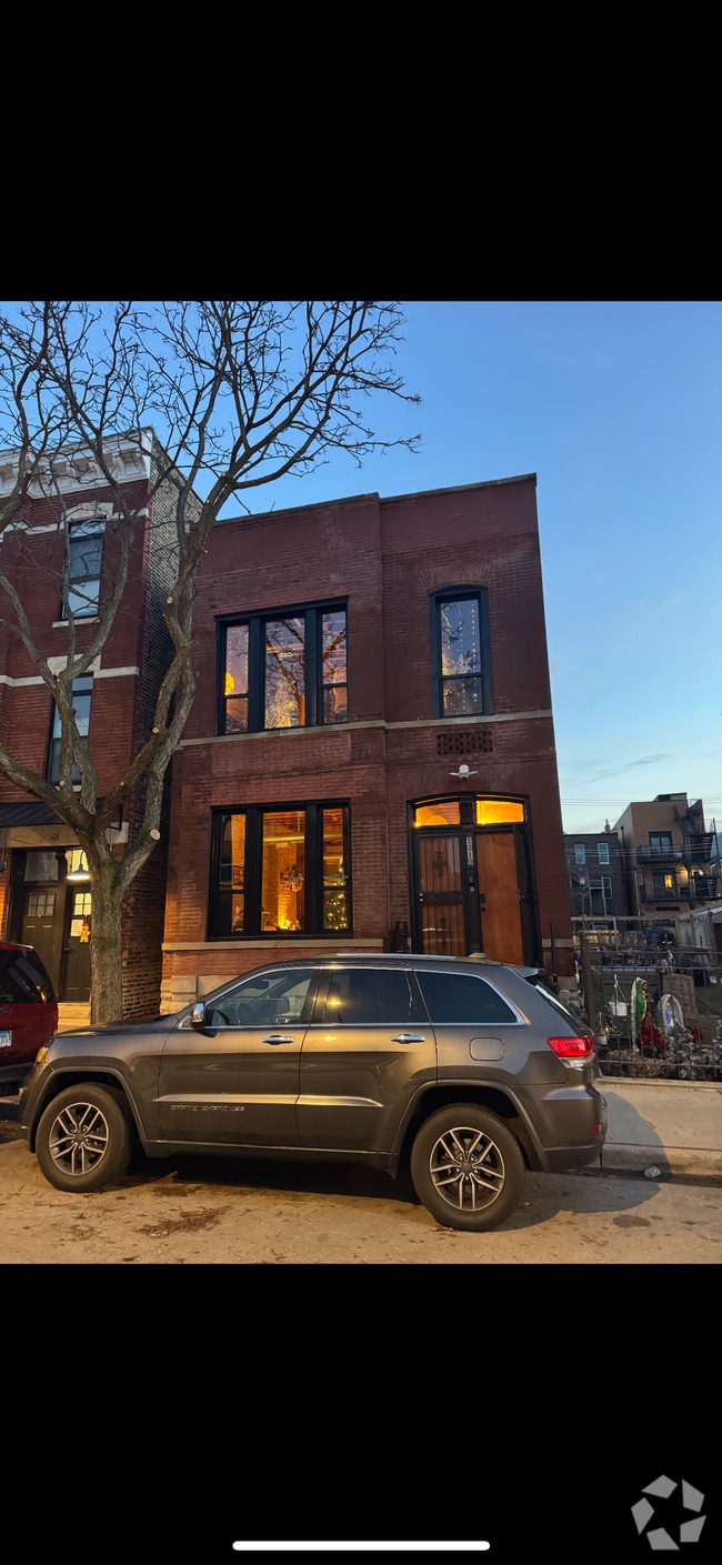 Building Photo - 1319 W Erie St