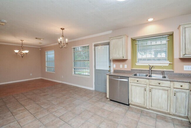 Building Photo - 6834 River Bluff Dr