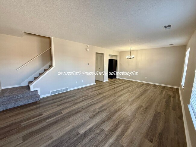 Foto del edificio - Stunning townhome w/ outdoor Maintenance provided